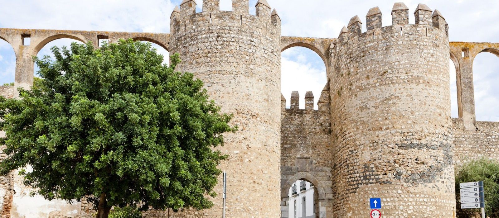 The old town wall at Beja