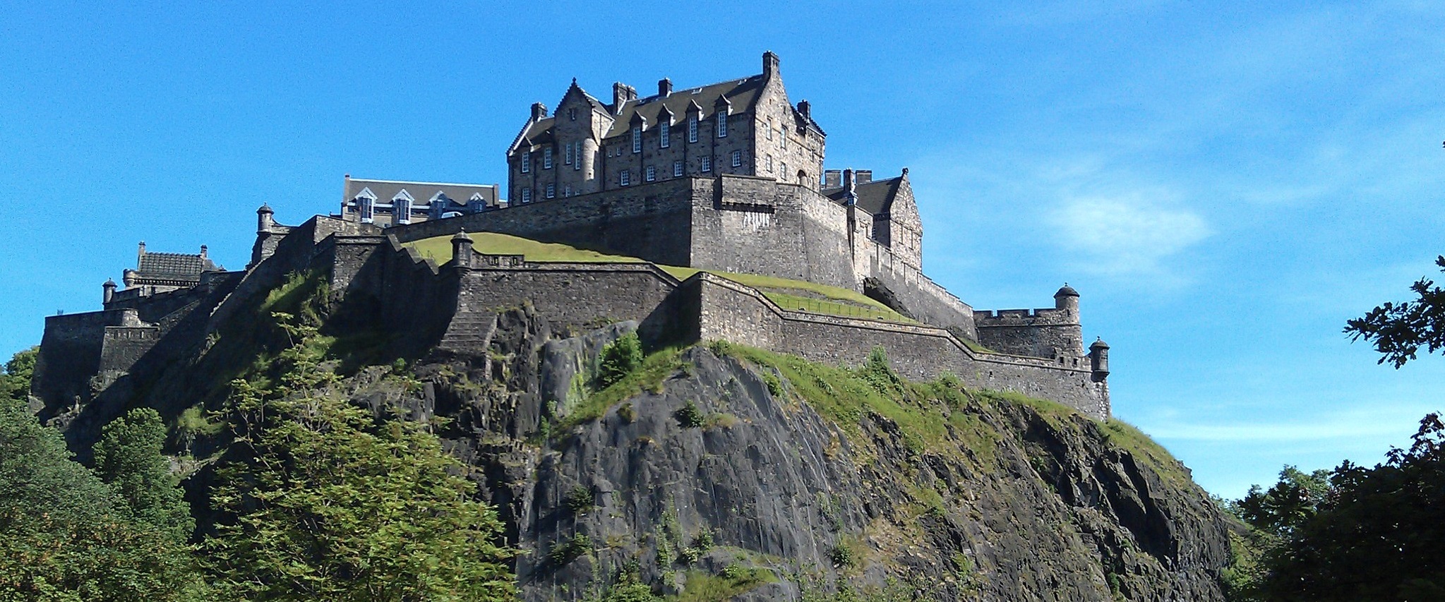 Edinburgh Castle viewed from Princes St gardens