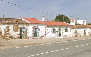 Row of cottages in Ameixal